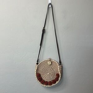 Fossil Faye round straw crossbody brown leather strap